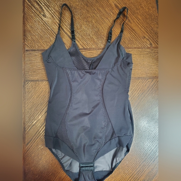 Maidenform Classic Black Apparel - Picture 1 of 5